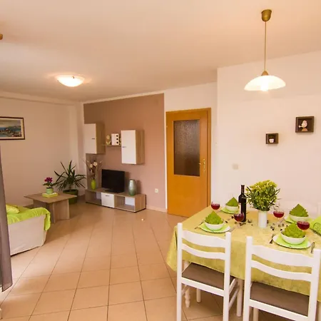 Refined And Timeless Krk With Terrace Apartment