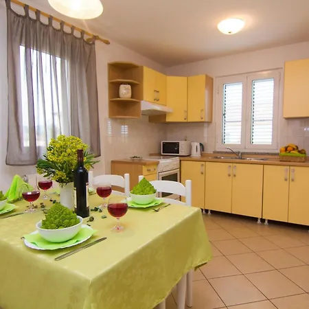 Refined And Timeless Krk With Terrace Apartment *