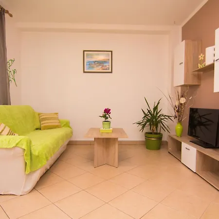 Refined And Timeless Krk With Terrace Apartment