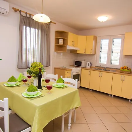 Apartment Refined And Timeless Krk With Terrace